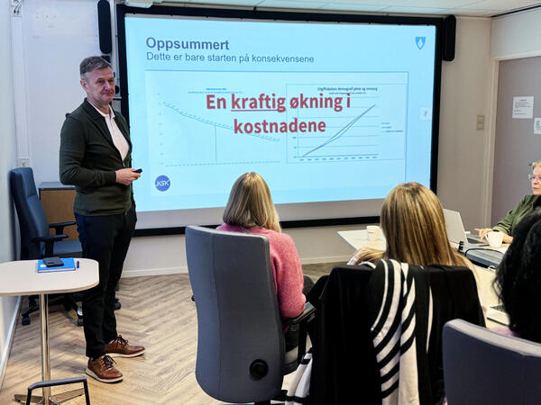 Kommunedirektøren med presentasjon for tillitsvalgte