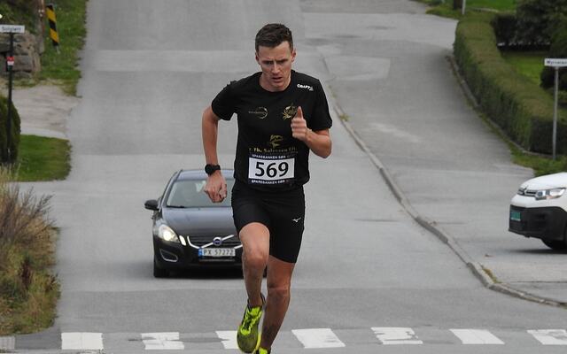 Lars Aanensen ble med 42.49 en klar vinner i den 11 km lang løypa. (Ivar Gogstad)