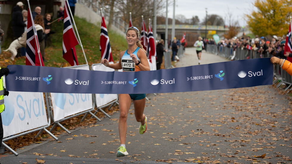 Kristine Lande Dommersnes inn til seier med tre minutters margin. (Foto: Geir Ludvigsen)