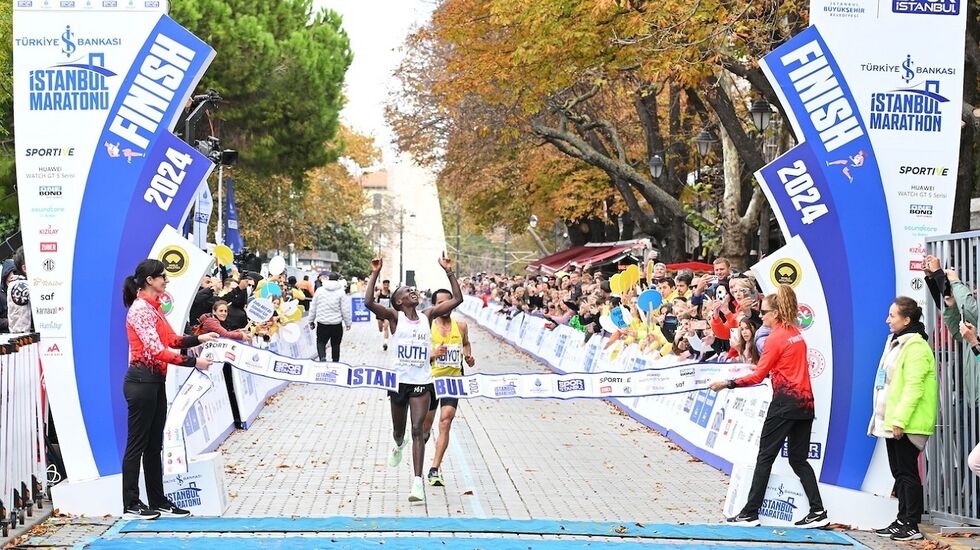 Ruth Jebet vinner Türkiye Is Bankasi Istanbul Marathon på 2:24:45. (Foto: Spor Istanbul)