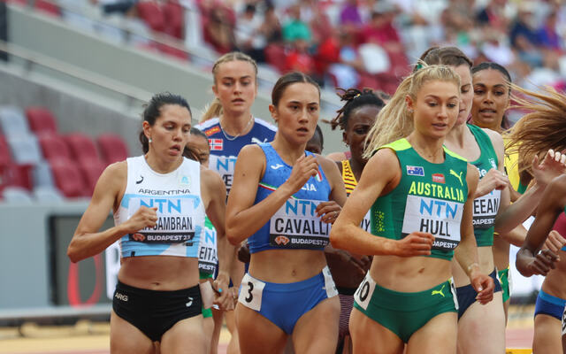 Australske Jessica Hull er vanligvis med langt framme i både internasjonale mesterskap og Diamond League-løp. Her ser vi henne i forsøket på 1500 meteren under VM i Budapest i 2023. (Foto: Arne Dag Myking)