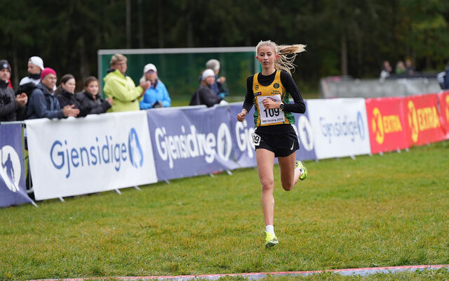 Wilma Anna Bekkemoen Torbiörnsson er en av flere norske medaljekandidater under nordisk mesterskap i terrengløp. (Foto: Einar Børve)