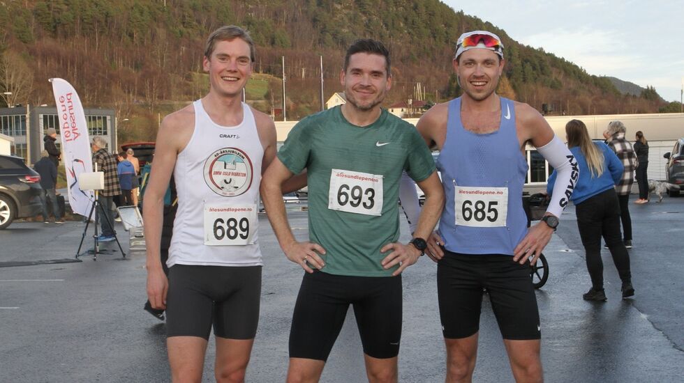 De tre beste menn på 10 km. Fra venstre, Bjørn Sether Wastvedt (nr. 2), Kristoffer Tollås (vinner) og Lars Thoresen Haug (nr. 3). Foto: Helge Fuglseth