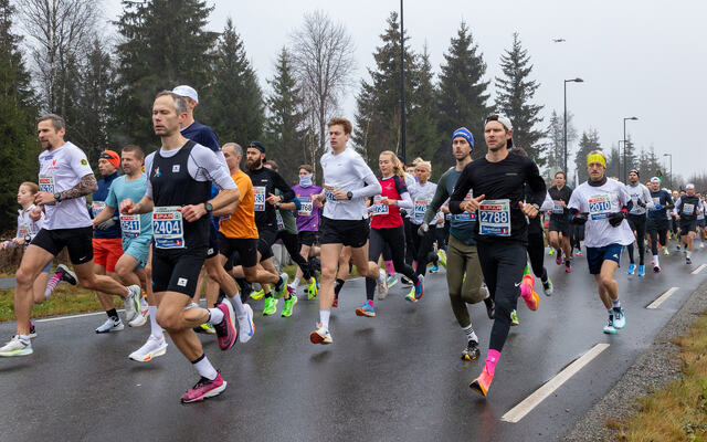 Starten går for den korteste distansen, 10 kilometer. (Foto: Samuel Hafsahl)
