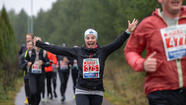 Totalt var det 2171 som fullførte en av distansene i Jessheim Vintermaraton. Blant disse var Henriethe Henriksen. (Foto: Samuel Hafsahl)