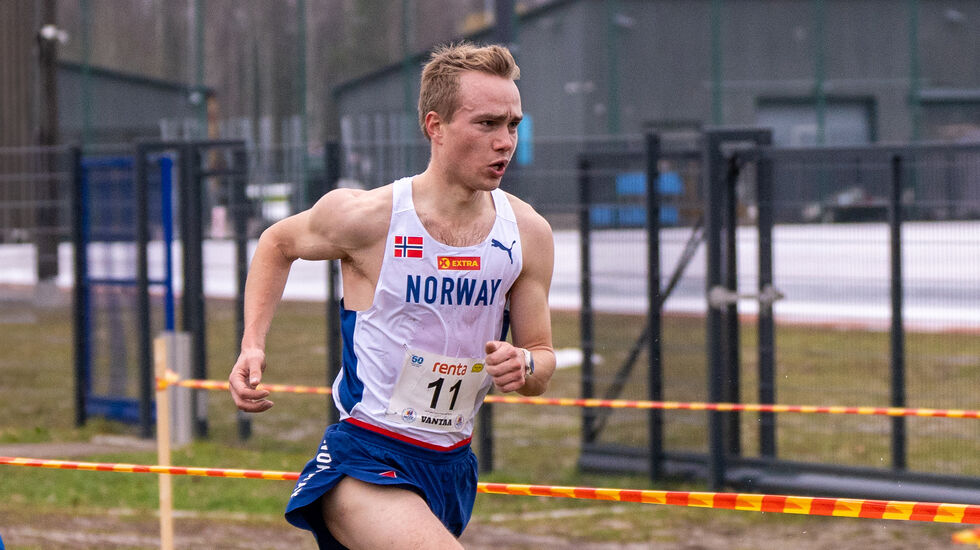 Kasper Fosser løp til sølv under nordisk mesterskap i terrengløp. (Foto: Einar Børve)