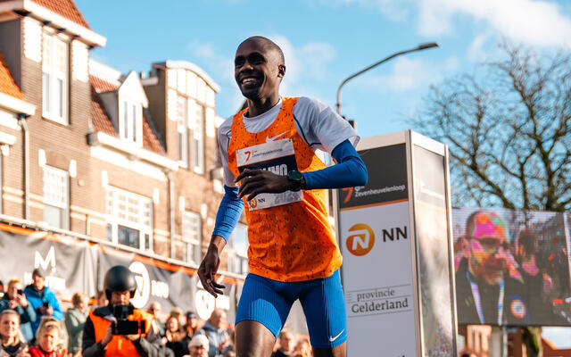 Jacob Kiplimo løp inn til bestetid i verden på 15 kilometer. (Foto: arrangøren)