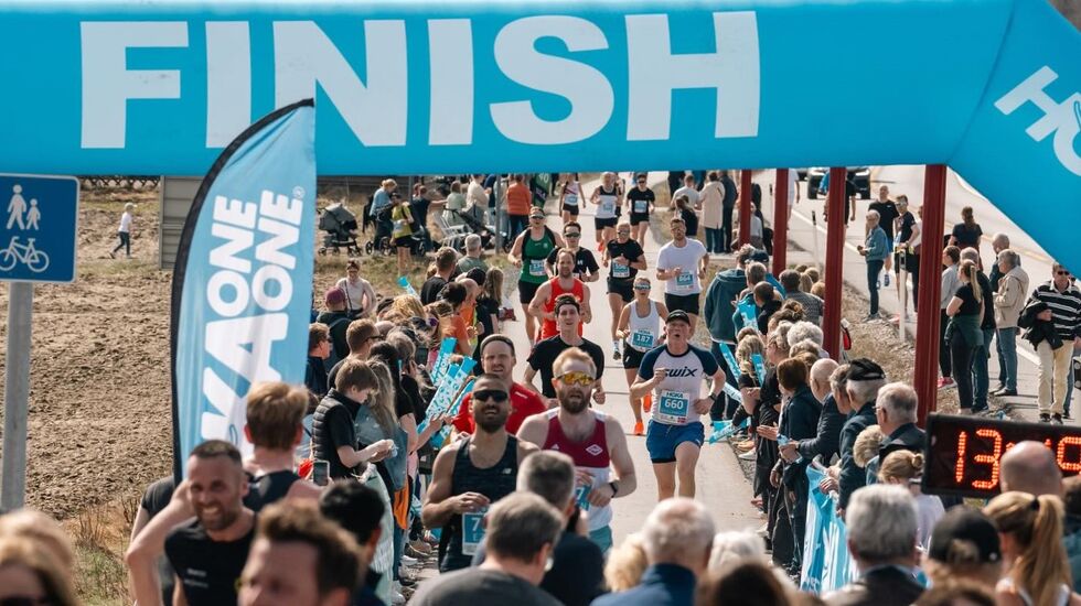 Det blir enda mer foksomt i målområdet under neste års Grue Halvmaraton når startfeltet økes fra 500 til 1000 løpere. (Foto: Arrangøren)