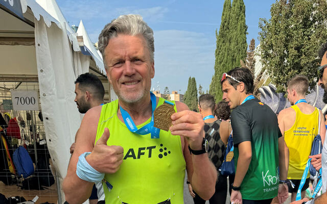 Cato Thunes i mål etter Valencia maraton 2024. (Foto: Privat)