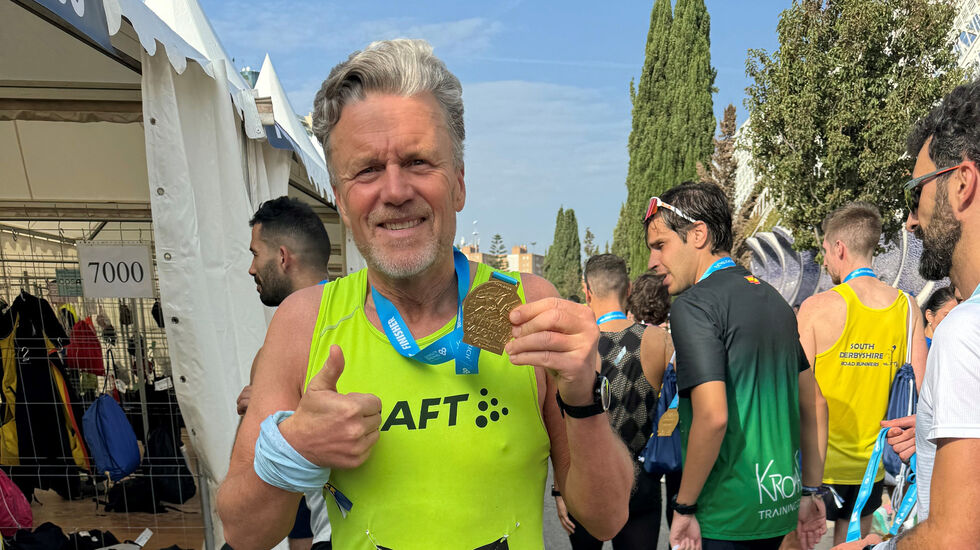 Cato Thunes i mål etter Valencia maraton 2024. (Foto: Privat)