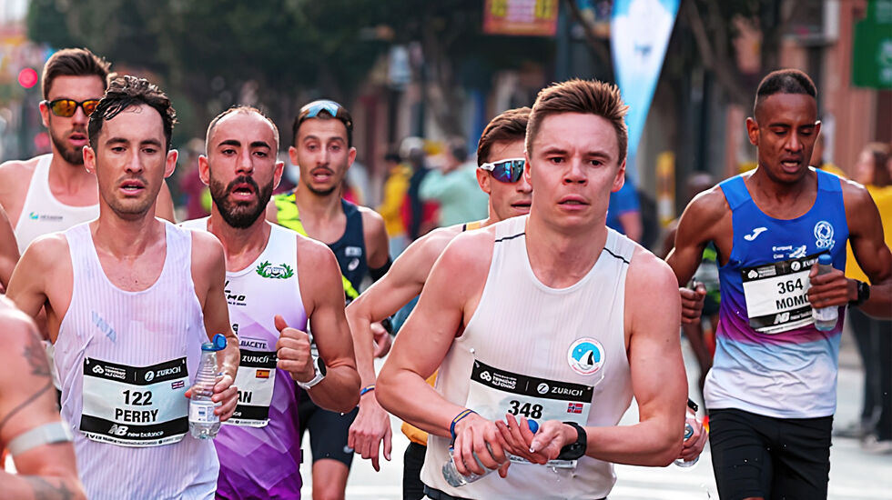 Erik Lomås løp inn til nordnorsk rekord med 2.15.52 i Valencia Marathon. Men det var mange som løp raskt. (Foto: Arne Dag Myking)