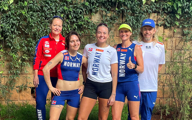 Den norske troppen i Bengaluru: Marit Bjerknes, Ingrid Lid, Ida Tidemand Slorafoss, Annette Sande Velde og Sondre Amdahl.