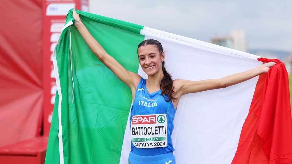 Det ble ikke overraskende italiensk jubel ved Nadia Battocletti etter kvinnenes oppgjør i EM i Antalya søndag. (Foto: Arrangøren)