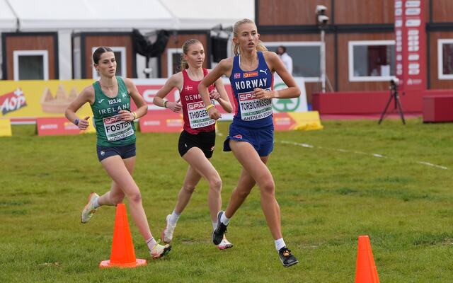Wilma Anna Bekkemoen Torbiörnsson drar på danske Sofia Thøgersen som spurtet inn til bronse i U20-klassen. (Foto: Einar Børve)