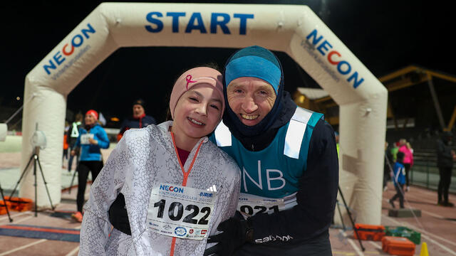 Amalie Hui Samuelsen og Kristian Samuelsen kan glede seg over å ha gjennomført 5 km. (Alle foto: Arne Dag Myking) Amalie Hui Samuelsen og Kristian Samuelsen kan glede seg over å ha gjennomført 5 km. (Alle foto: Arne Dag Myking)