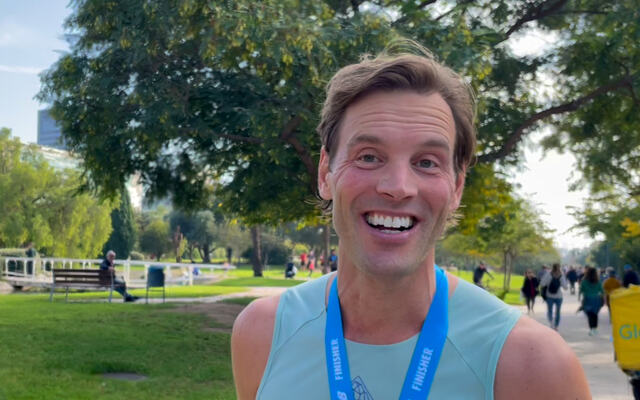 TC Høiseth var en av de mange fornøyde norske deltakerne i årets Valencia Marathon. Han var en av dem som nådde de magiske målene: ny pers og maratontid under 3 timer. (Foto: Arne Dag Myking)