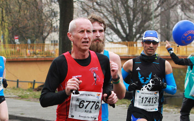 Som 60-åring løp Alf B. Dahl Berlin Halvmaraton på 1.22.24. I år - ti år seinere - skal han prøve å løpe helmaraton i samme by under den magiske 3-timersgrensa. (Foto: Kjell Vigestad)