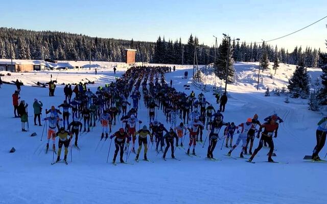 Fra starten på skistadion på Gryllingsætra i fjorårets Budorrenn. (Foto: Atle Ruud)