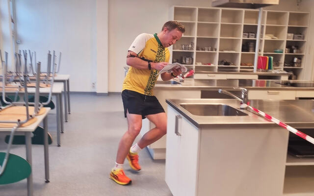 Godt driv på skolekjøkkenet. (Foto: arrangøren)