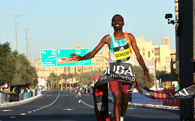 Bute Gemechu vant i sin maratondebut (Foto: Giancarlo Colombo)