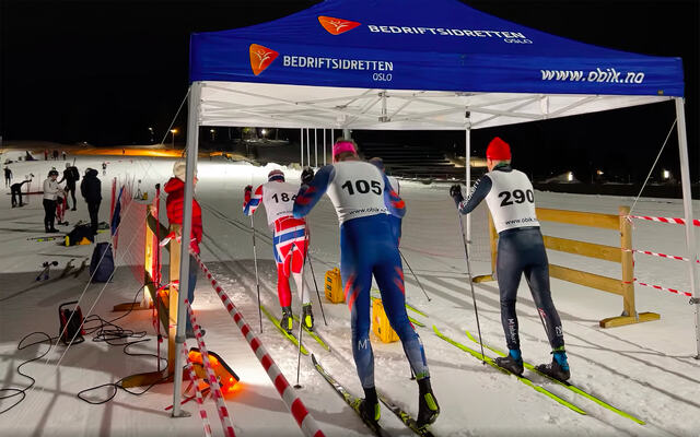 Starten går for fire av deltakerne i årets første renn i OABIK Skikarusellen i Holmenkollen. (Foto: arrangøren)