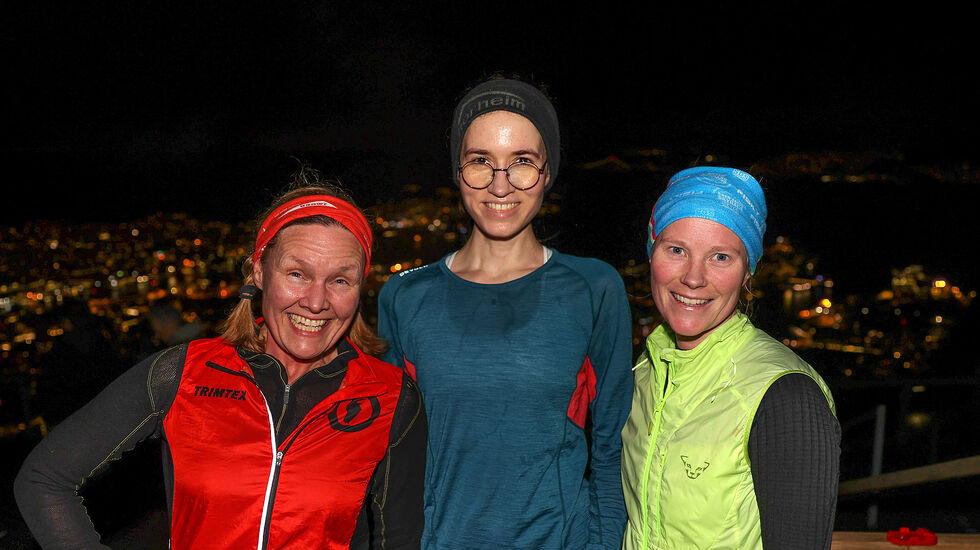Caroline Christie, Lisbeth Malm og Katrine Villumsen var de tre raskeste kvinner opp til Fløyen. (Alle foto: Arne Dag Myking)