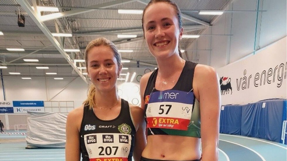 Kristine Lande Dommersnes (til venstre) og Oda Lundeby Andersen var de to eneste jentene som løp 3000 m i Sørvestmesterskapet. (Foto: privat)