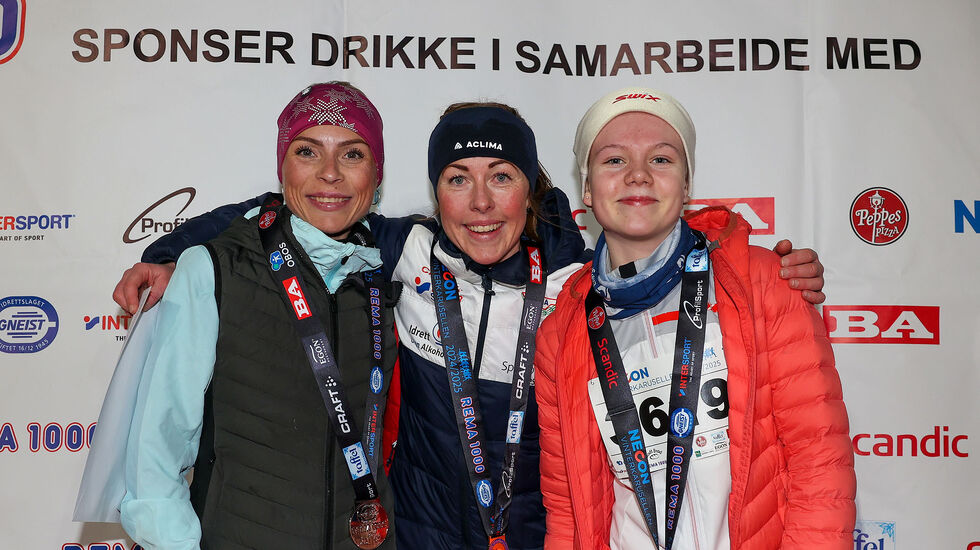 Premiepallen kvinner 5 km: Leni Økland-Lihaug, Eli Anne Dvergsdal og Ingrid Regine Undertun-Flesland. (Alle foto: Arne Dag Myking)