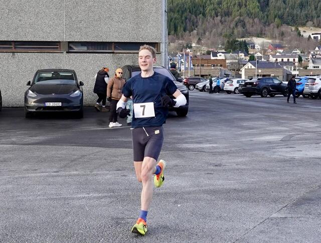 Norskamerikaneren Bjørn Sether Wastvedt som bor i Ålesund vant det siste løpet i Grimstadvatnet Rundt