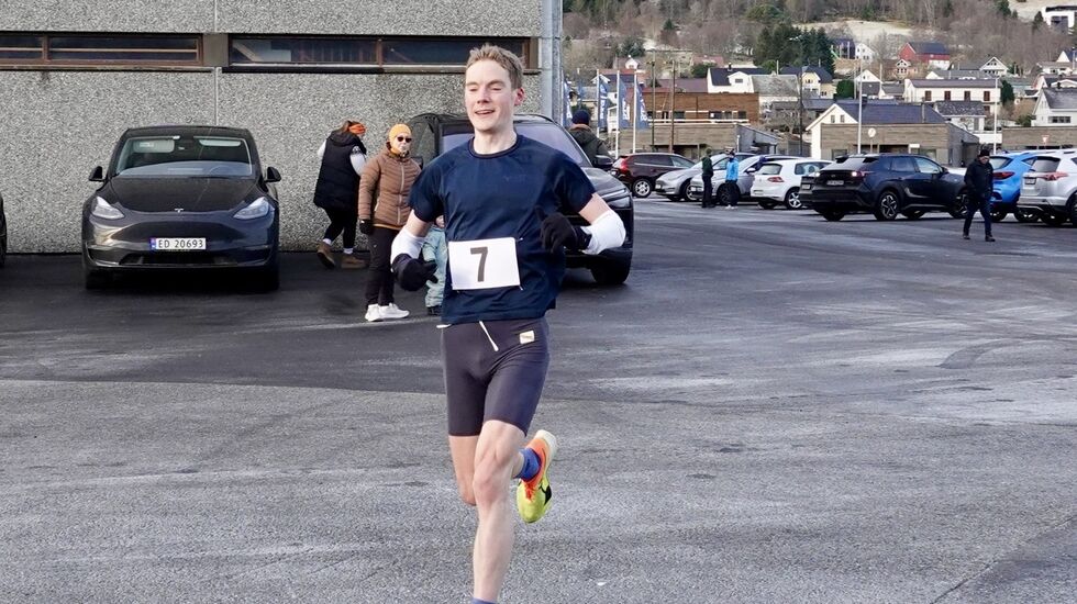 Norskamerikaneren Bjørn Sether Wastvedt som bor i Ålesund vant det siste løpet i Grimstadvatnet Rundt