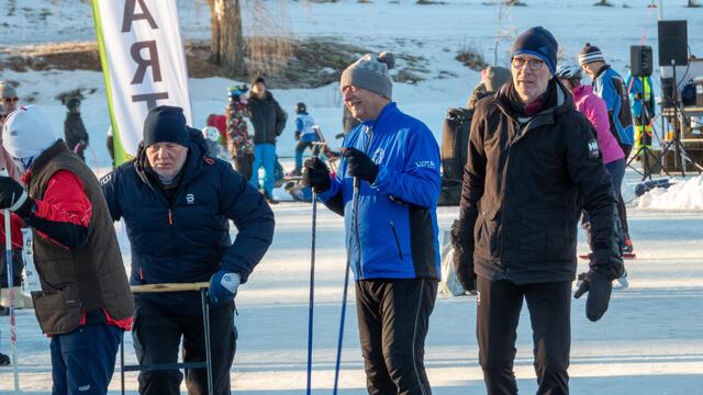 Sten Stensen (fra v.), Amund Sjøbrend og Kay Stenshjemmet stilte med forskjellig utstyr på Dølisjøen i år. (Alle foto: Asgeir Sektnan)