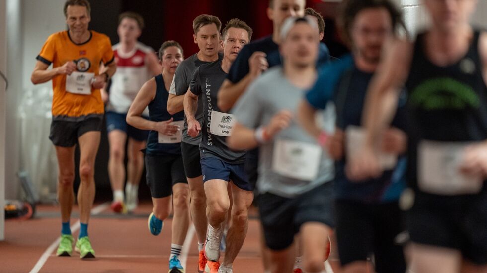 238 løpere var i sving på dag 2 av Bislett Indoor Marathon. Her fra helmaratondistansen. (Foto: Samuel Hafsahl)