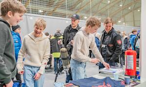 Stand med ungdommer under YO messe