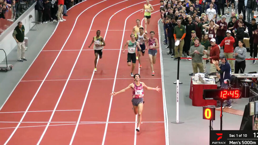 Grant Fisher var så suveren at de løperne vi ser bak han, ennå hadde over en runde igjen da Fisher kryssa målstreken. (Foto: skjermdump fra Flotrack)