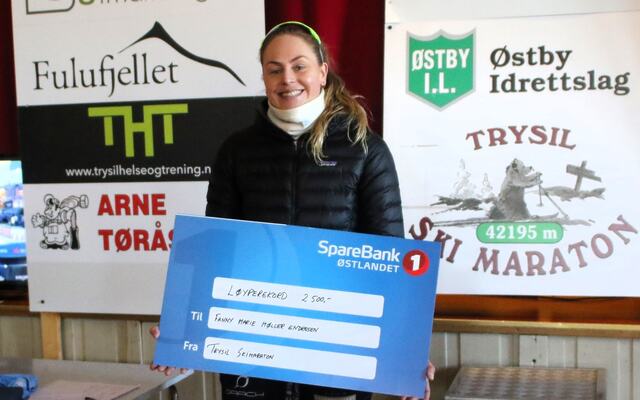 Fanny Marie Møller Endresen plukket med seg bonus for både spurtpris, totalseier og løyperekord i Trysil Skimaraton lørdag. (Foto: Rolf Bakken)