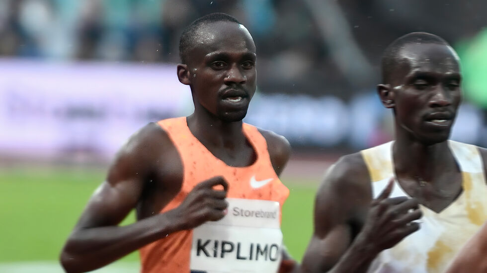 Jacob Kioplimo løp tidenes raskeste halvmaraton og sørget samtidig for tidenes kraftigste forbedring av en verdensrekord. Her fra Bislett Games i 2024. (Foto: Bjørn Johannessen)