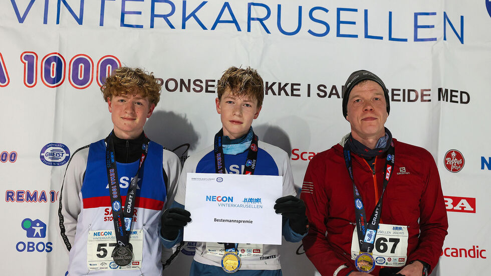 På premiepallen for 5 km menn står brødrene Sakarias og Hector Breivik, og Andreas Boge. (Alle foto: Arne Dag Myking)