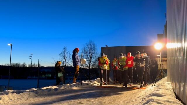 Starten ved Prestrudhallen med 35 aktive i feltet. (Foto: Hilde Hagevik Odde)