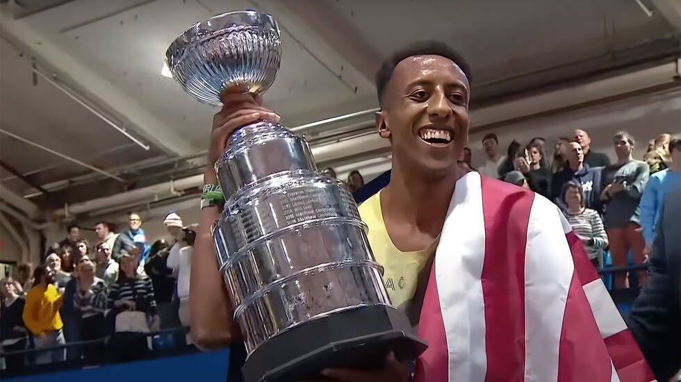 Yared Nuguse har tatt verdensrekorden på en mile innendørs. (Skjermdump World Athletics)