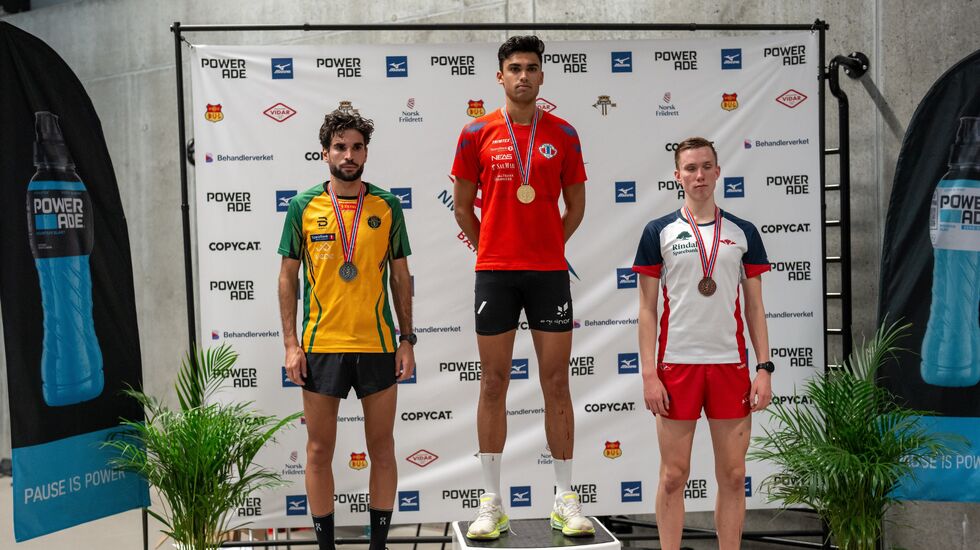 Seierspallen 3000 meter menn. Fra venstre: Jacob Boutera, gullvinner Kristoffer Sagli og Magnus Øyen. (Foto: Samuel Hafsahl)