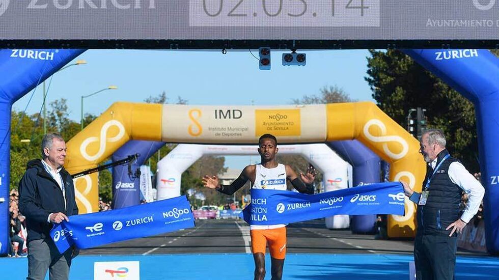 Selemon Barega løp til seier i sin maratondebut i Sevilla. Anchinalu Dessie sørget for dobbelt etiopisk ved å vinne i sin debut i kvoinneklassen. (Foto: arrangøren)