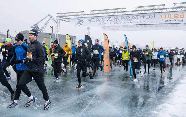 Starten går for Sea-Ice Marathon 2025. (Foto: arrangøren)