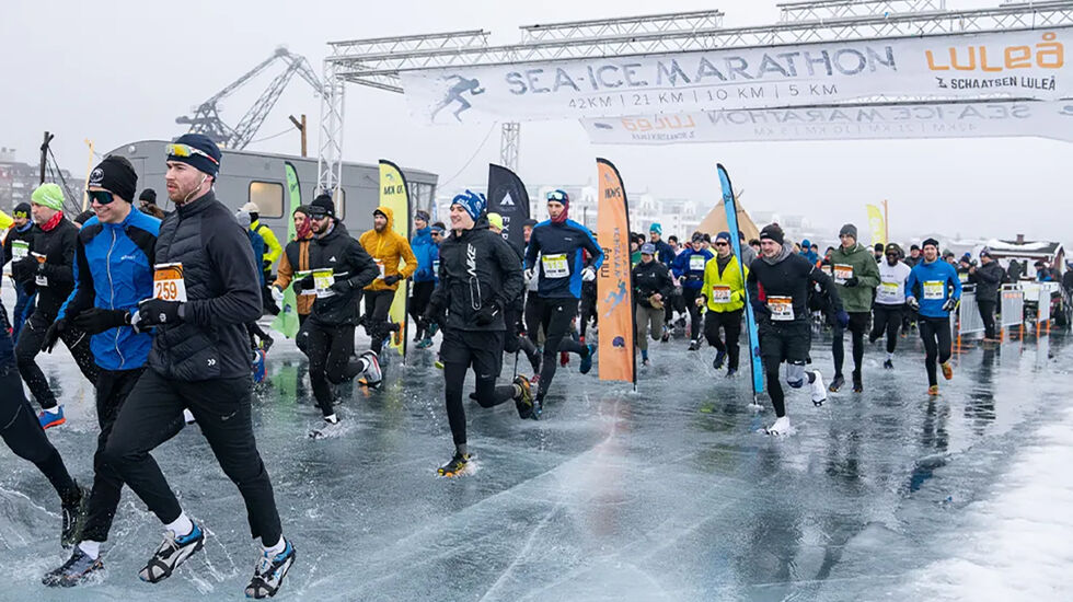 Starten går for Sea-Ice Marathon 2025. (Foto: arrangøren)