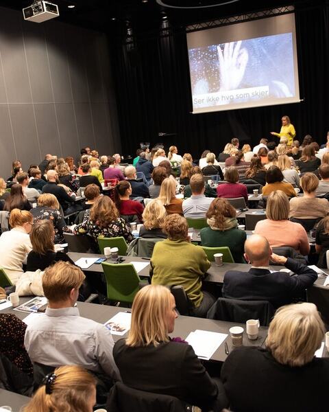 Dagens arbeidsmarked blir stadig mer dynamisk, og endringstakten er høy. Faglig utvikling vil trygge din posisjon, og gjøre deg mer attraktiv i arbeidsmarkedet.