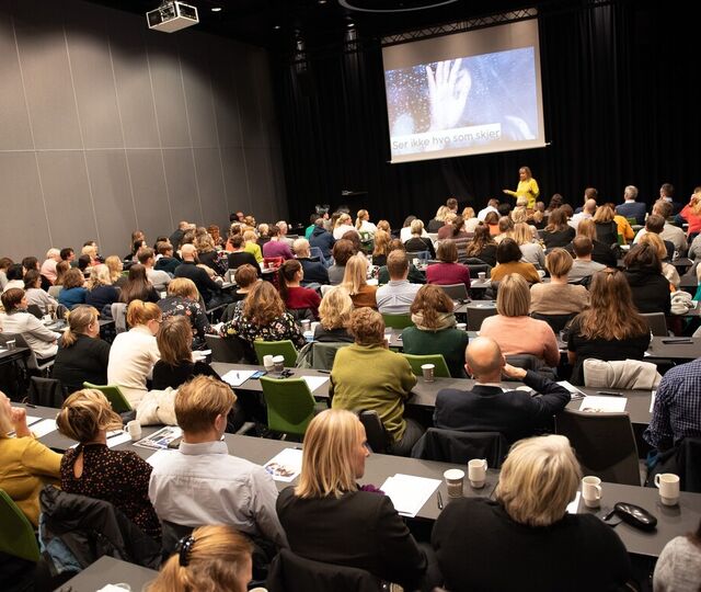 Dagens arbeidsmarked blir stadig mer dynamisk, og endringstakten er høy. Faglig utvikling vil trygge din posisjon, og gjøre deg mer attraktiv i arbeidsmarkedet.