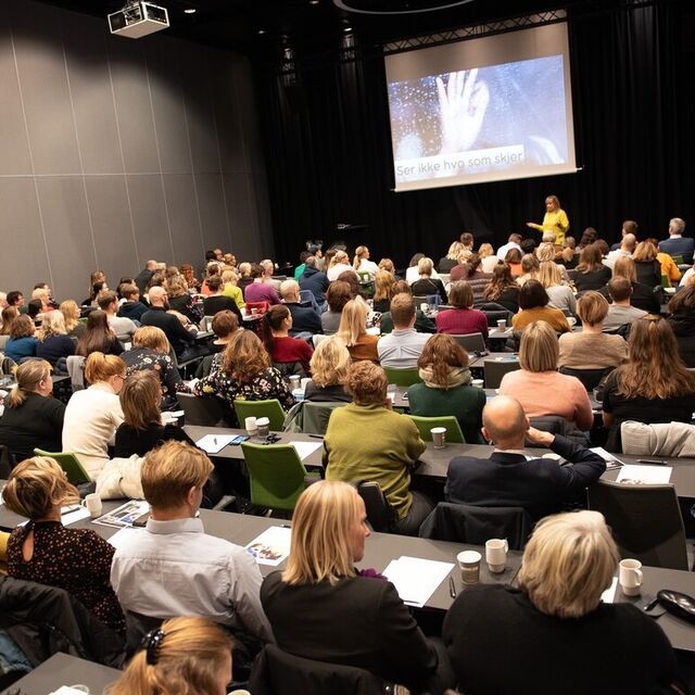 Dagens arbeidsmarked blir stadig mer dynamisk, og endringstakten er høy. Faglig utvikling vil trygge din posisjon, og gjøre deg mer attraktiv i arbeidsmarkedet.
