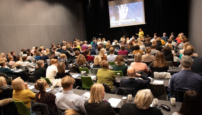 Dagens arbeidsmarked blir stadig mer dynamisk, og endringstakten er høy. Faglig utvikling vil trygge din posisjon, og gjøre deg mer attraktiv i arbeidsmarkedet.