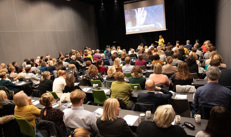 Dagens arbeidsmarked blir stadig mer dynamisk, og endringstakten er høy. Faglig utvikling vil trygge din posisjon, og gjøre deg mer attraktiv i arbeidsmarkedet.
