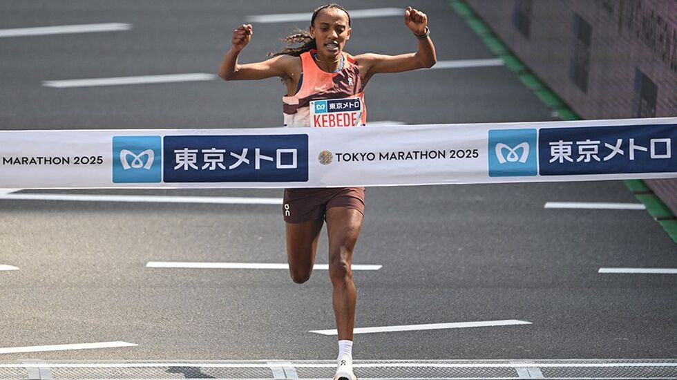 Sutume Kebede ble første kvinne til å forsvare seieren i Tokyo Marathon søndag. (Foto: Abbot World Marathon Majors facebookside)