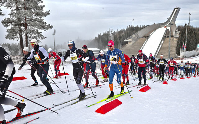 Se 200 bilder fra Holmenkollmarsjen 2025. (Foto: Tom-Arild Hansen)